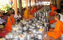Mừng lễ Sen Dolta của đồng bào Khmer 